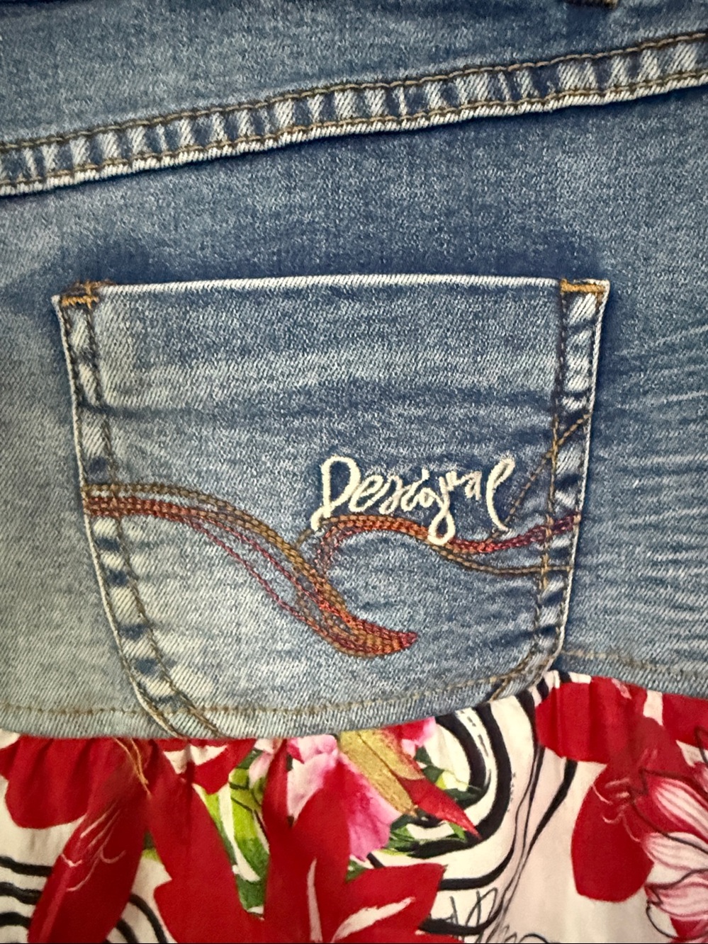 Desigual Vintage-Inspired Denim and Print Mini Skirt Size: EUR 38 (8) - Picture 7 of 12
